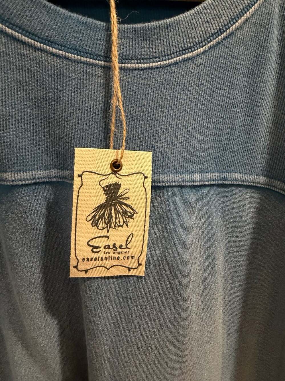 NWT Easel BoutiqueMineral Washed Top Blue Sz L - Picture 3 of 4